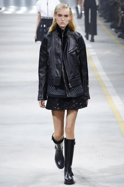 Look 22